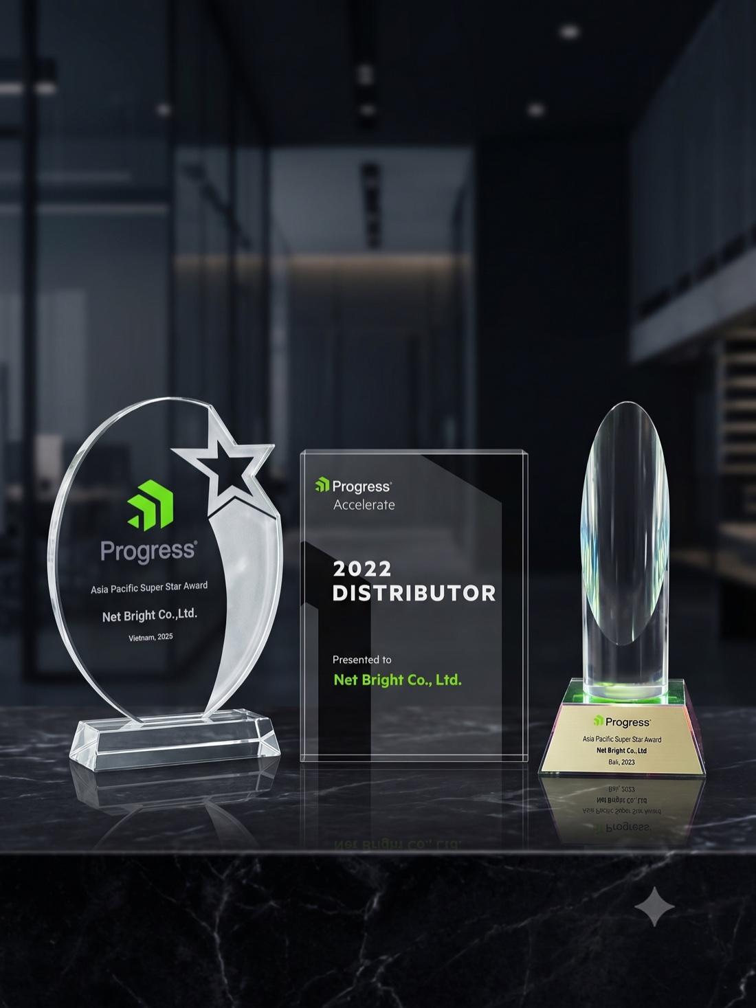 รางวัลจาก Progress Software ที่ Net Bright ได้รับ — Asia Pacific Super Star Award (เวียดนาม 2025 และบาหลี 2023) และ Progress Accelerate 2022 Distributor